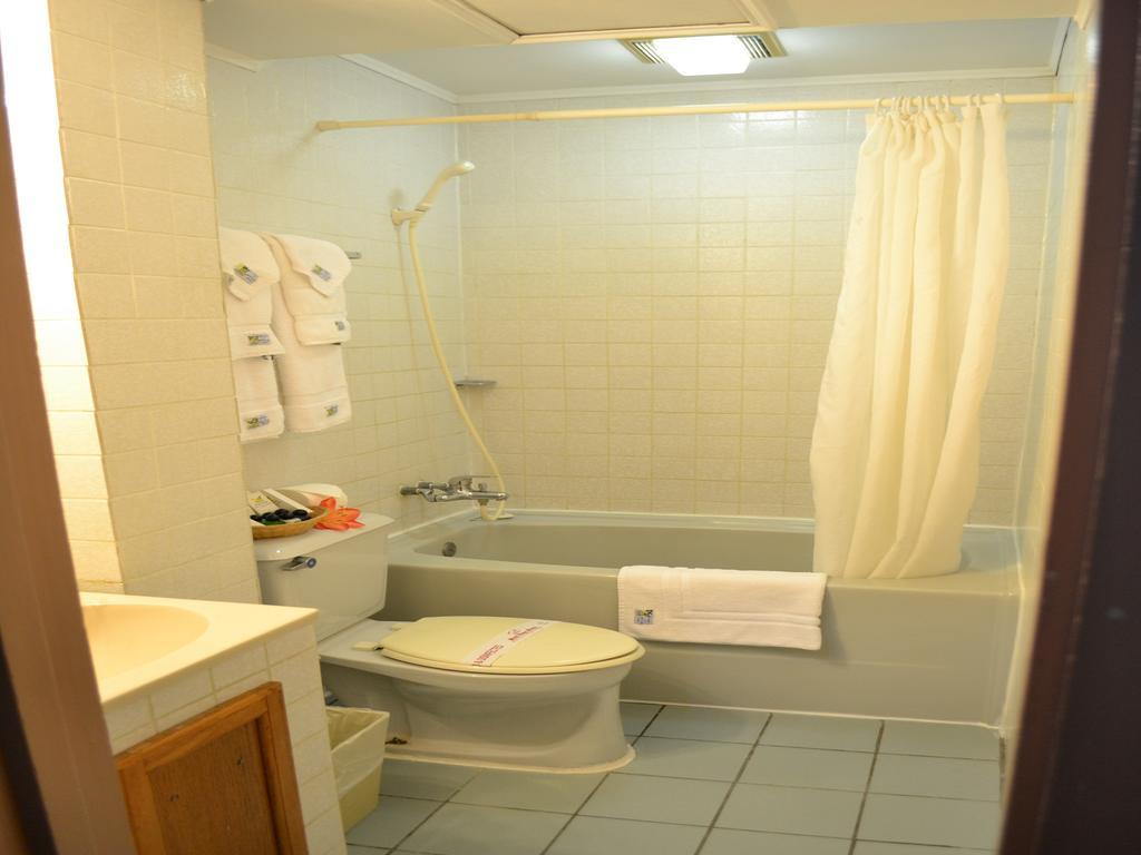 West Plaza Desekel Hotel Koror Ngoại thất bức ảnh