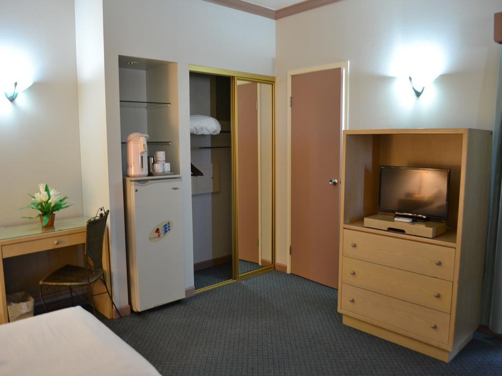 West Plaza Desekel Hotel Koror Ngoại thất bức ảnh